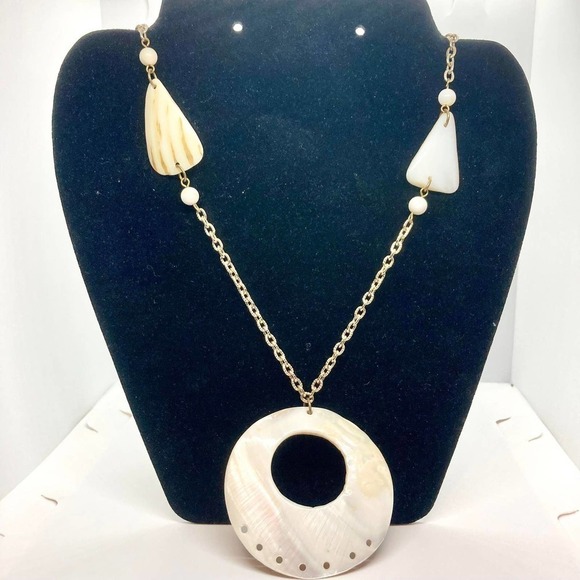 ROUND Cutout Mother of Pearl Seashell Necklace - Picture 1 of 9